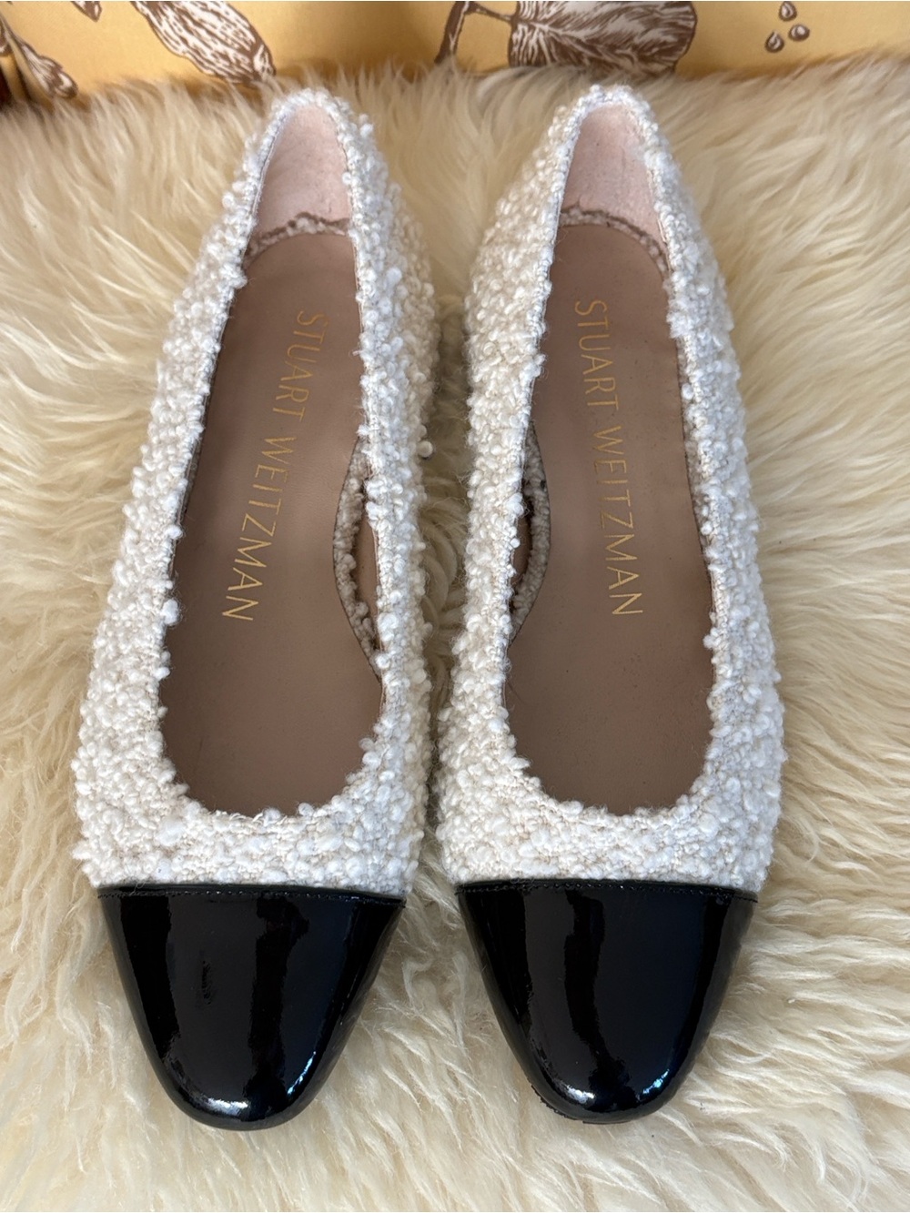 NEW!STUART WEITZMAN Pearl Faux Shearling Ballet Flat Shoes in cream & black